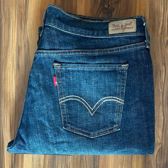 Levi's 515 Bootcut Jeans - Picture 6 of 8